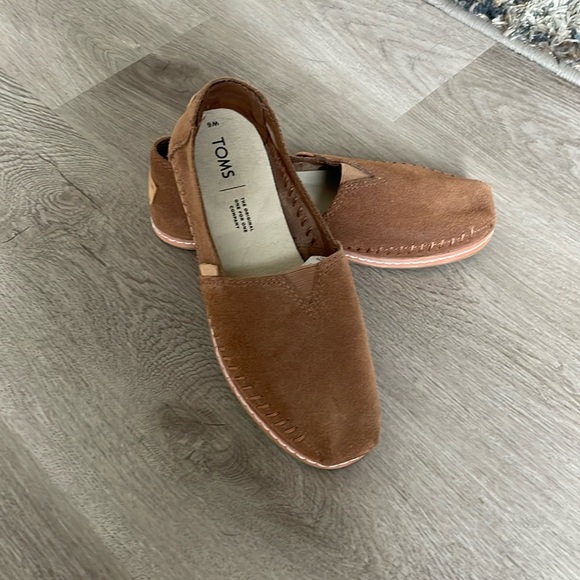 Toms Slip Ons - Picture 1 of 6